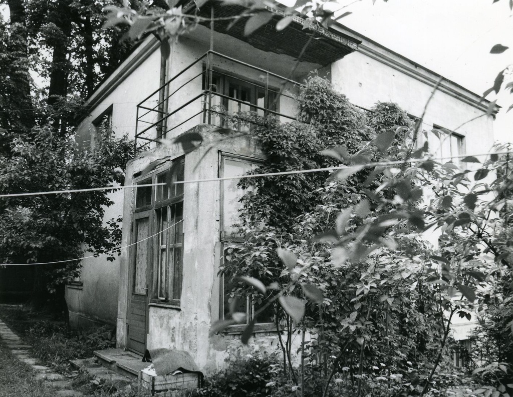 Betti Alver's residence in Tartu Kingissepa tan 67 (end. Annist House)room with balcony on the second floor of 1982.