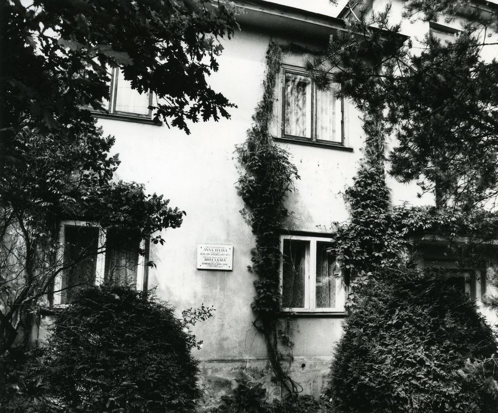 Betti Alver's residence in Tartu, Koidula tän. 8-2 (end. Anna Haava Apartment) from 1957. a. Photo 1982