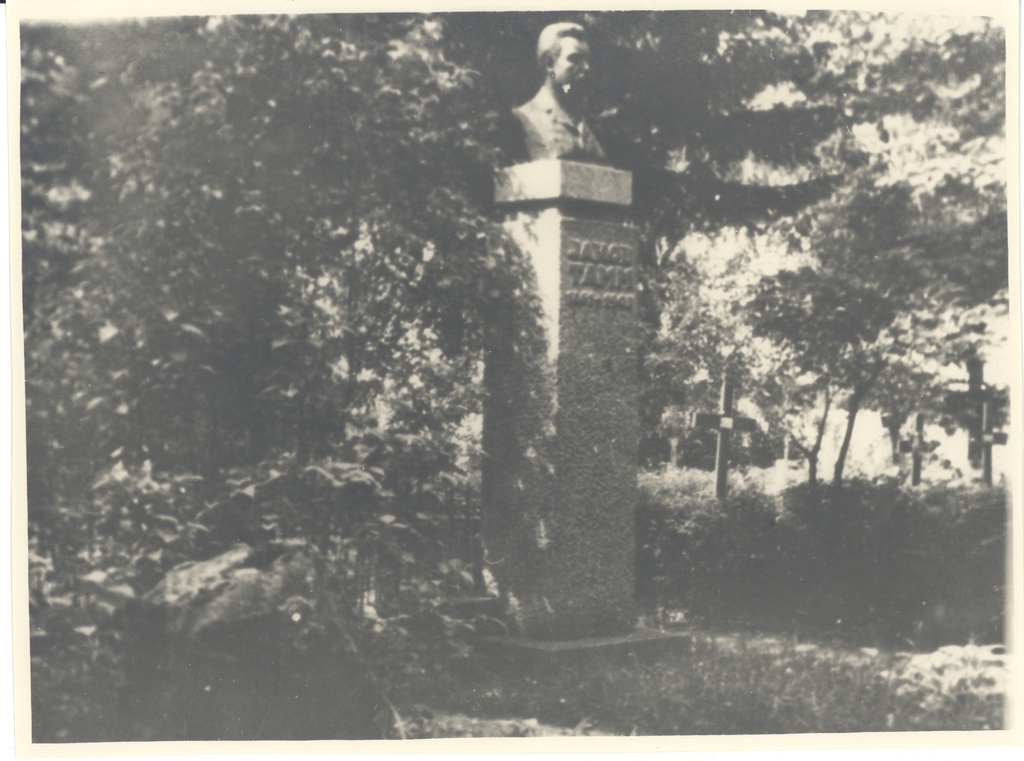 J. Tamme Memorial in Väike-Maarja