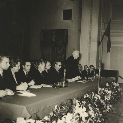 Decades of EES literature in Moscow 1956. Final Literature Meeting (presidium): vas. 1. V. Beekmann, L. Toom, R. Parve, p. Rummo, m. Raud, n. Tihhonov  similar photo