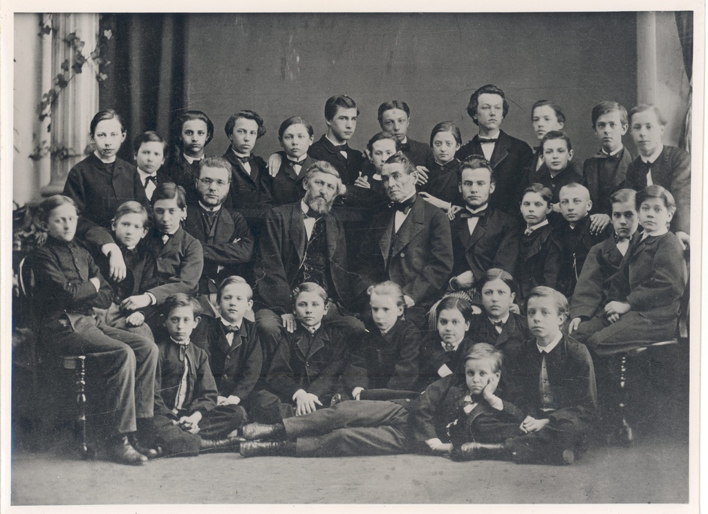 Jakobson, C. R. Petersburg with teachers in Pustonsky, Jordan, Popov and students