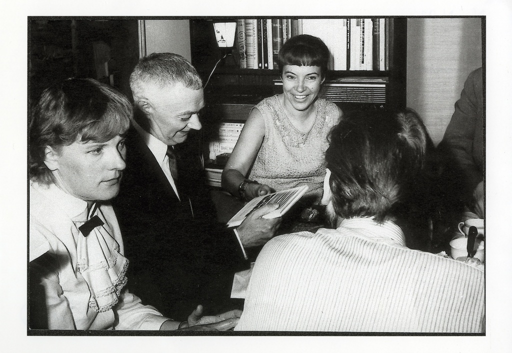 Attending the Ivaski reception at Helmi Eller's home at Karlavägen in Stockholm on 15.07.1968. VAS. : Helga Nõu, Karl Ristikivi, Astrid Ivask, Ivar Ivask (with back)
