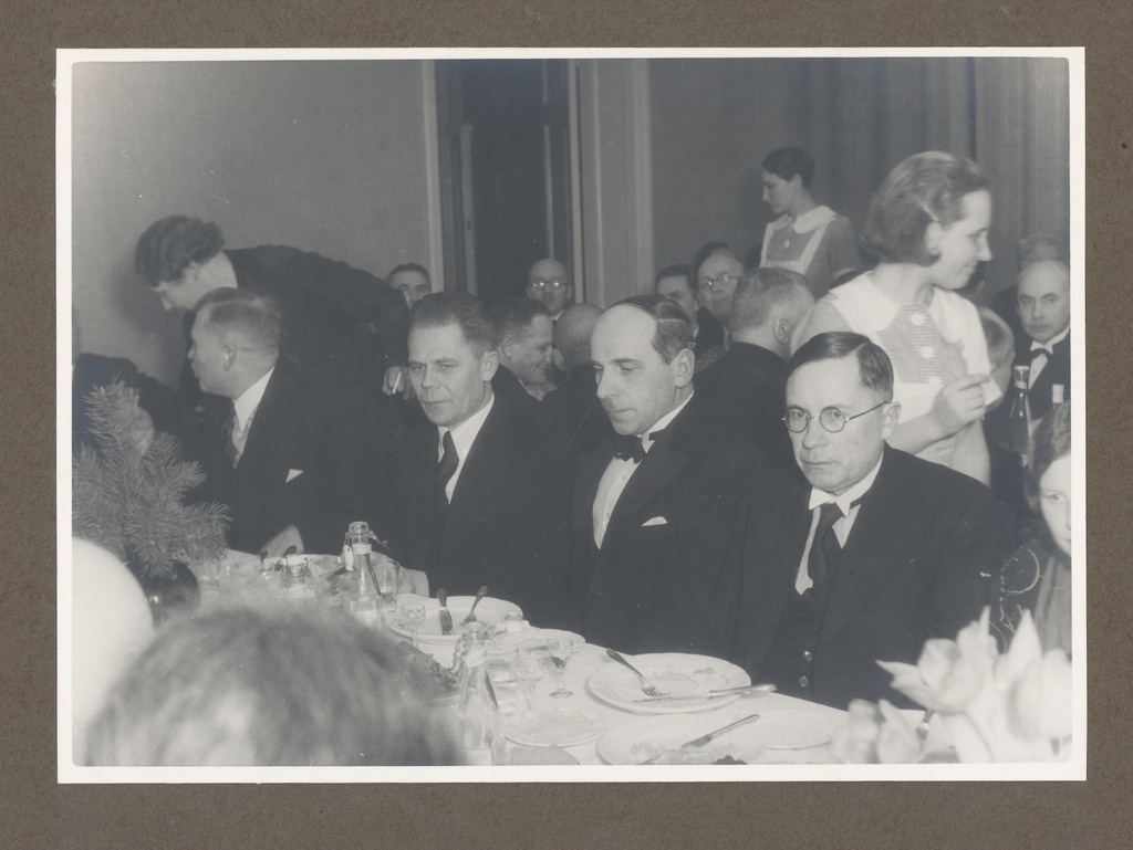 K. e. Feed’s 75th birthday attendance in EKS rooms