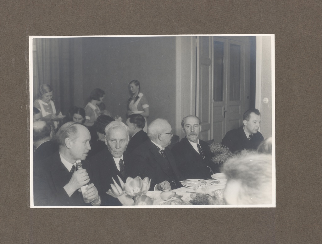 K. e. Feed’s 75th birthday attendance in EKS rooms