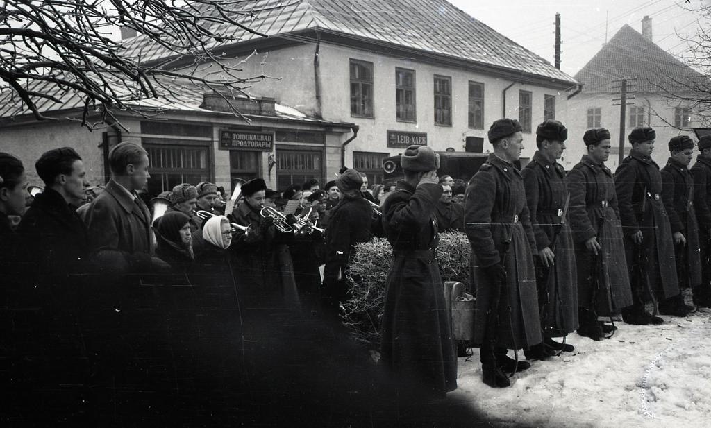 Placement of the cornerstone of the monument pillar dedicated to the rebellion of Saaremaa in the former pillar of the memorial pillar of the fallen in the War of Liberty: military personnel are saluteering