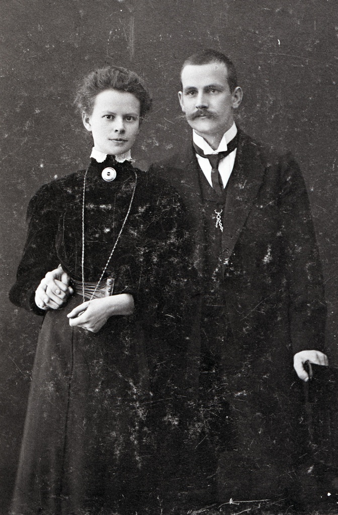 Beads and Peeter Põld approx. 1908