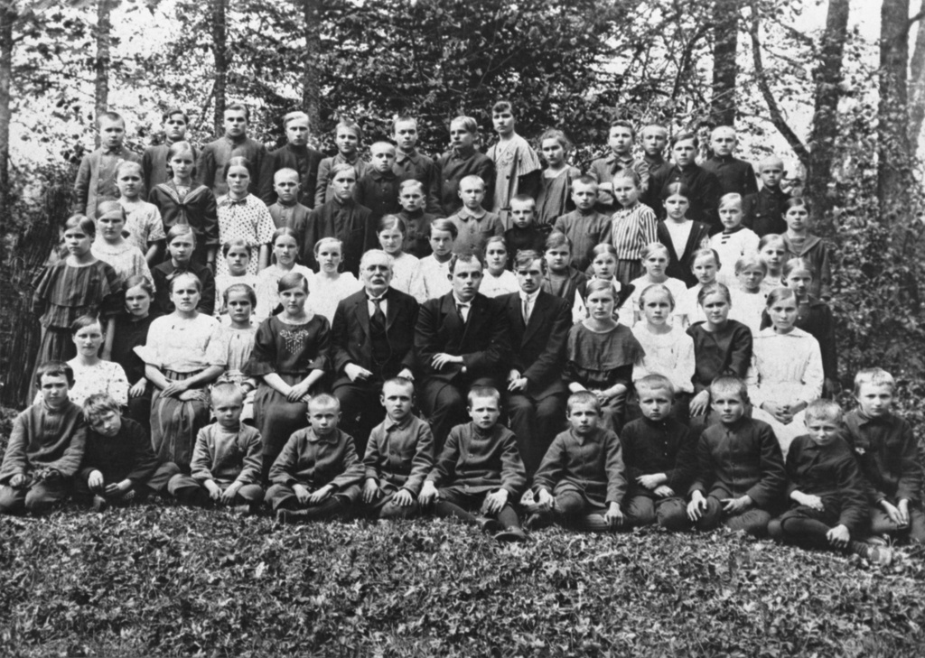 Kärstna School [1920-1925] II r. mid-r. Hendrik Adamson