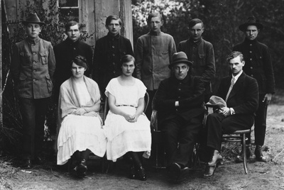 Hendrik Adamson with his students and fellow teachers 1. VI 1923  duplicate photo