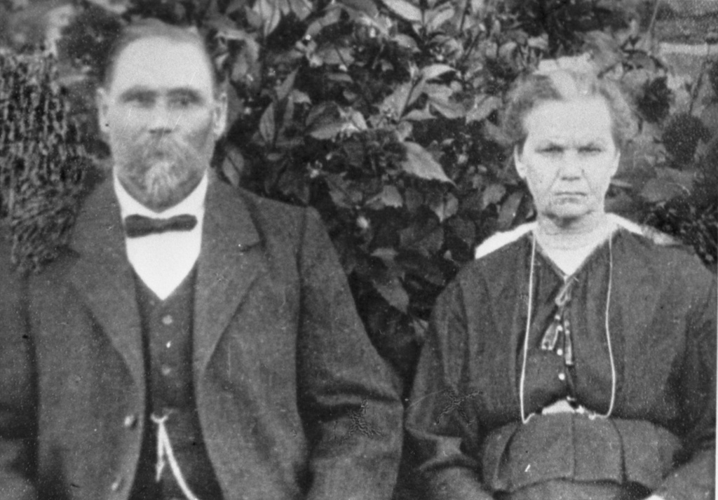 Henrik Visnapuu's mother and father