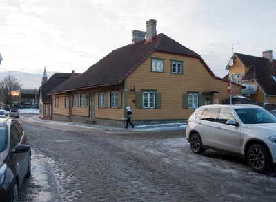 foto, Viljandi, Kauba tn 12, restaureerimisvalitsuse hoone enne renoveerimist u 1985 rephoto