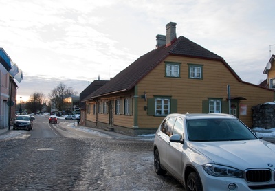 foto, Viljandi, Kauba tn 12, restaureerimisvalitsuse hoone ehitus, u 1980 rephoto