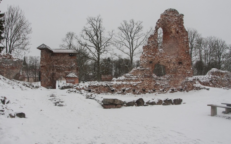 foto albumis, Viljandi, lossimäed, Kaevumägi, Munk, värav, talv, u 1930, foto J. Riet rephoto