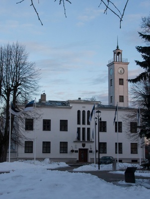 foto, Viljandi, Linnaväljak, raekoda, u 1970, foto E. Veliste rephoto