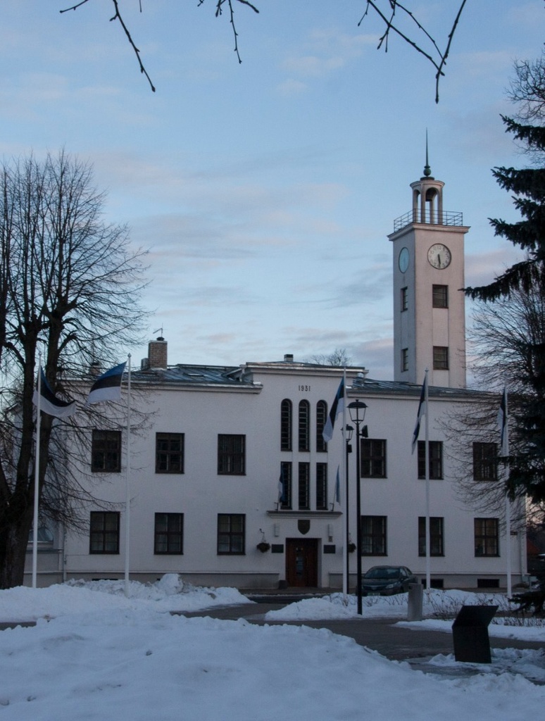 foto, Viljandi, Linnaväljak, raekoda, u 1970, foto E. Veliste rephoto