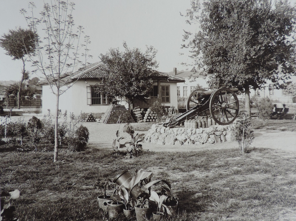 Historic military photos. Museum house "Tsar Liberator Alexander II" in Pleven.