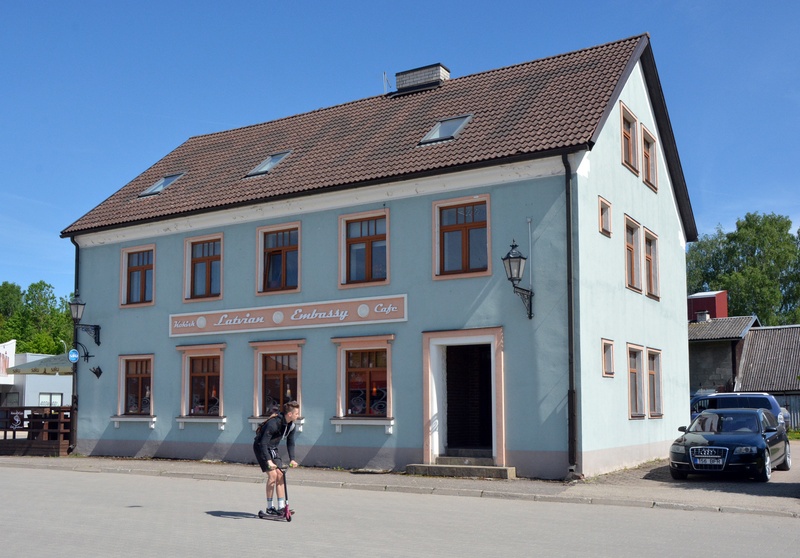 A new four-storey residential building in the Soviet Square in Tõrva. rephoto