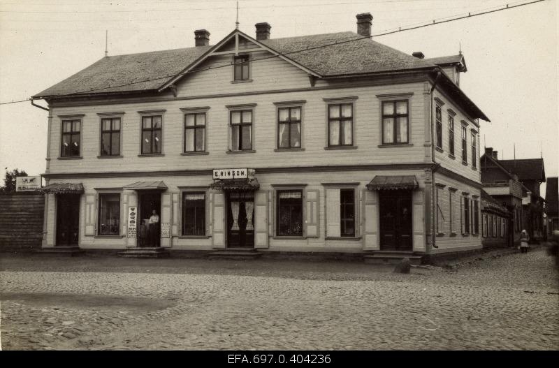 Building at the corner of Riga highway and Laatsaret Street.