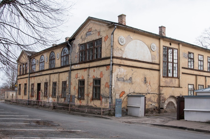 Viljandi Õhtukeskkooli hoone rephoto