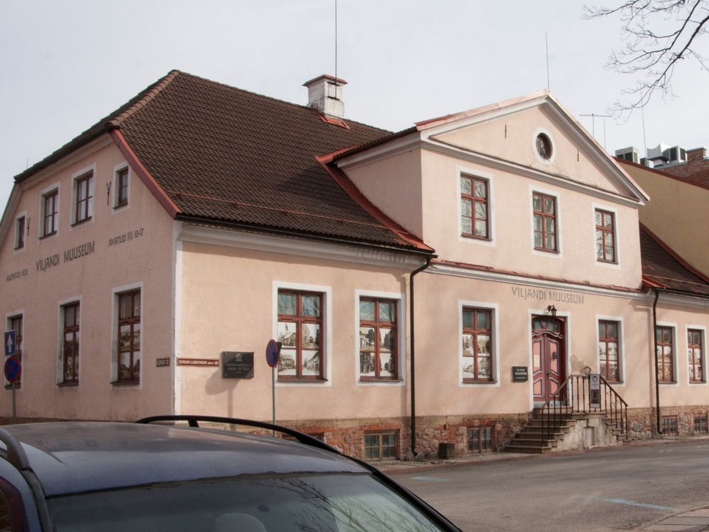 foto, Viljandi muuseumi hoone, J. Tombi plats, 1983 F K. Kuusk rephoto