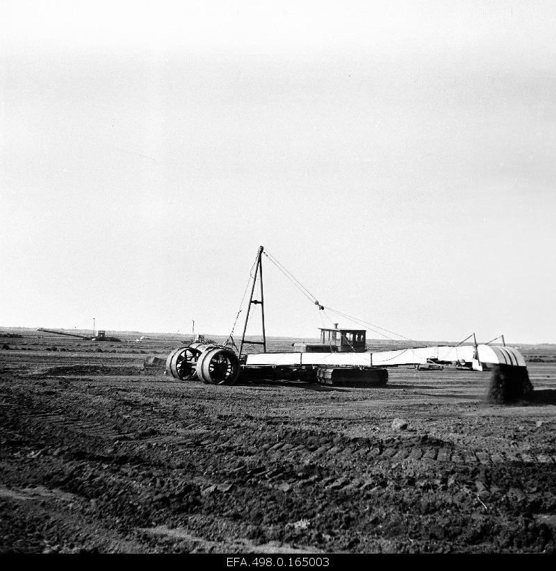 Work Tootsi Turba Combinate Turbaväljal.