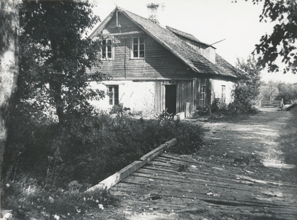 Taebla Manor Workers' House so-called tondiloss