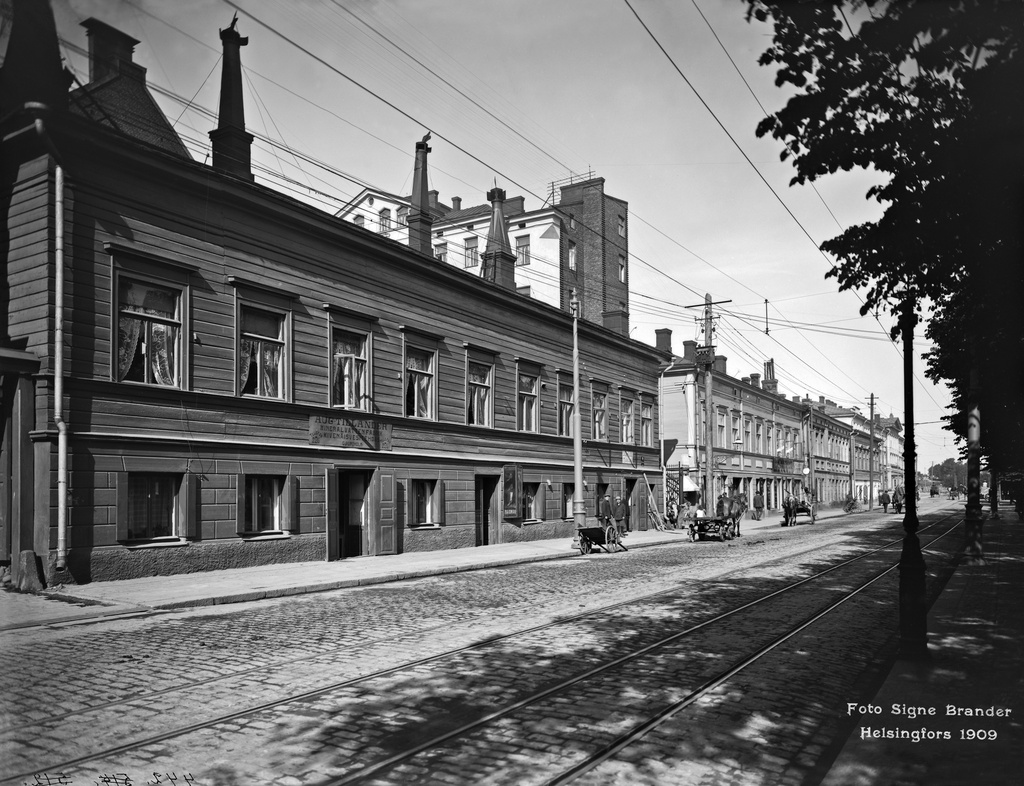 Läntinen Heikinkatu 22, 24, 26.  Nykyinen Mannerheimintie 18, 20.