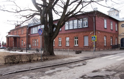 koloreeritud trükipostkaart, Viljandi, Põllumeeste seltsi maja Jakobsoni tn 42 u 1910 kirjastaja A. Tõllasepp rephoto