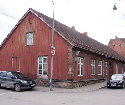 Elamu Viljandis, vaade hoonele nurgalt rephoto