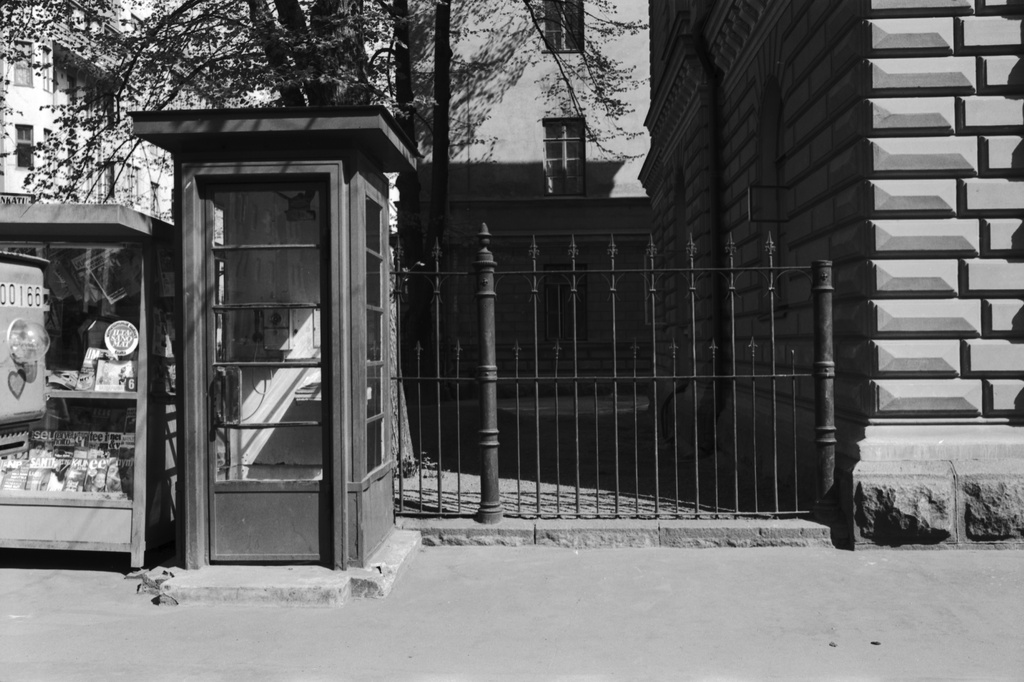 Mariankatu 23. Maa- ja metsätalousministeriön aita Mariankadun päässä Liisankadun kulmassa