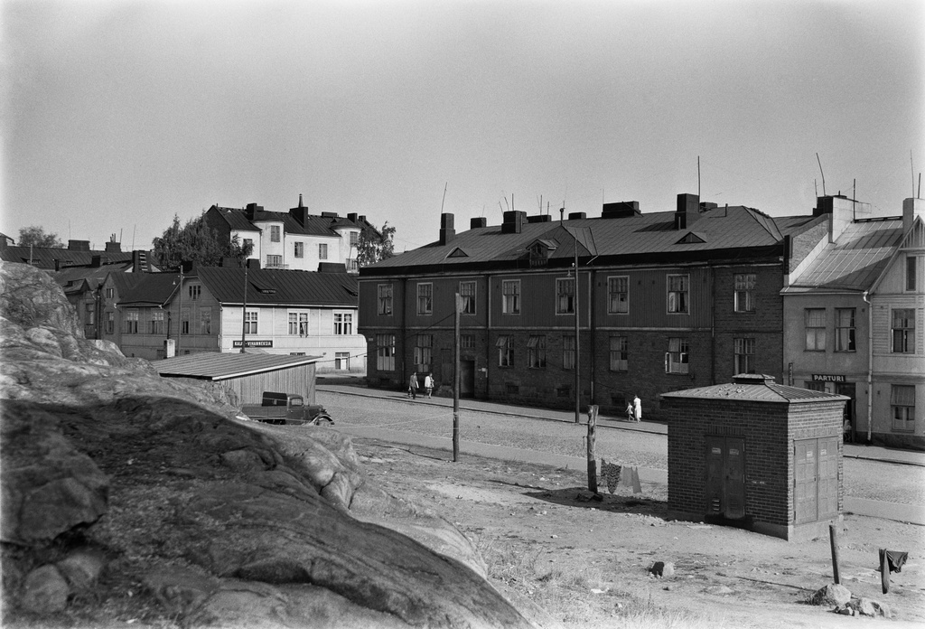 Porvoonkatu 37 ja 39. Talojen välistä lähtee Inkoonkatu.