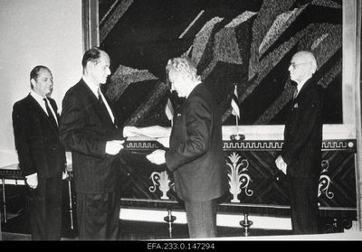Henning von Wistinghausen, Ambassador Extraordinary and Plenipotentiary of the Federal Republic of Germany in the Republic of Estonia, gives his credentials to Arnold Rüütel, Chairman of the Supreme Council of the Republic of Estonia. Lennart Meri, Minister of Foreign Affairs of the Republic of Estonia.  similar photo