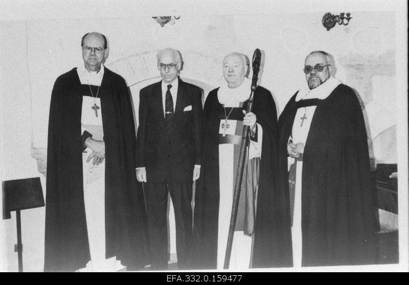 The celebration of the 70th birthday of the Archbishop of the Estonian Evangelical Lutheran Church, Kuno Pajula. From the left: Head Bishop Udo Petersoo Torontos, President of the Republic of Estonia Lennart Meri, Chief Bishop Kuno Pajula, Bishop Einar Soone.