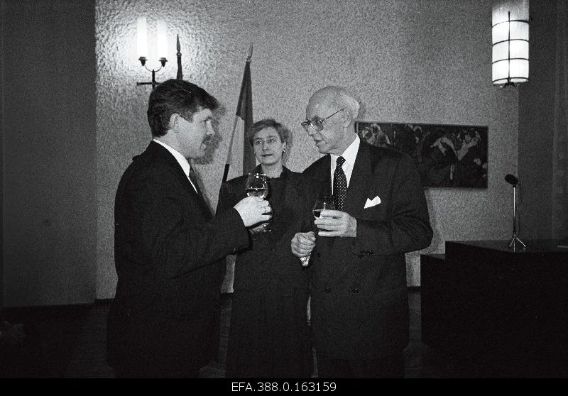 President Lennart Meri on the 75th anniversary of the Republic of Estonia in Viljandi. In the middle of her husband Helle Meri.