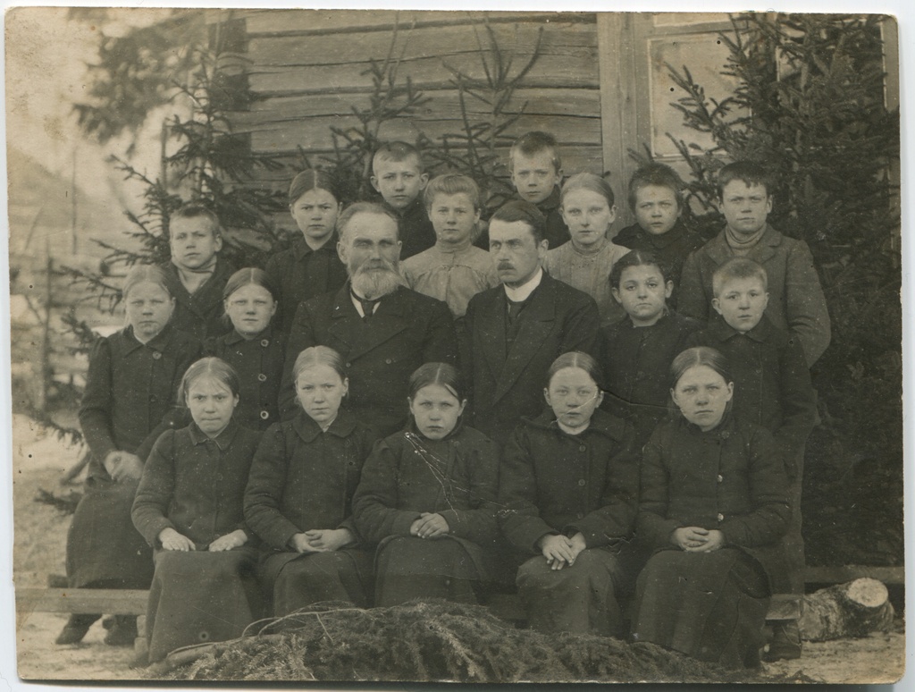 Students of Kõlgumäe (Nõva) Cestricle School