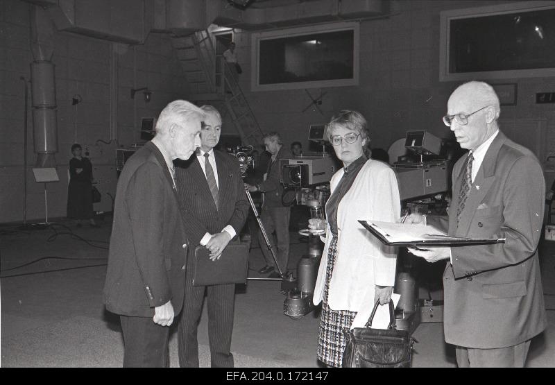 Presidential candidates from the left: Rein Taagepera, Arnold Rüütel, Lagle Parek and Lennart Meri press conferences on television.