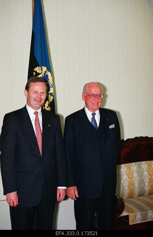 Ambassador Kornelius Sigmundson of the Republic of Iceland and President of the Republic of Estonia Lennart Meri.