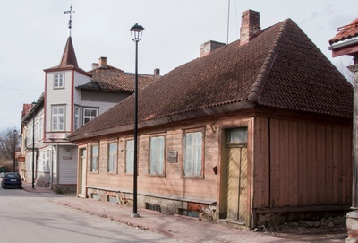 foto Viljandi Lossi tn 11 elumaja (mantelkorstnaga) 1977 rephoto