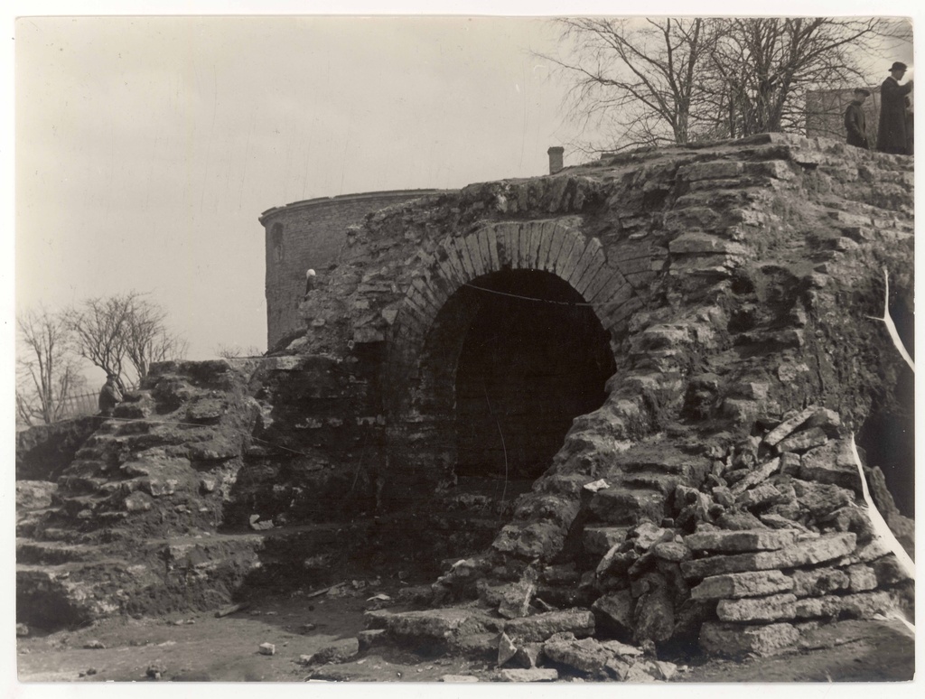 All-city. Construction of the Rannamäe road through the soil body of the Skane bastion in 1931. Charmed gunshot throat Skane bastion.