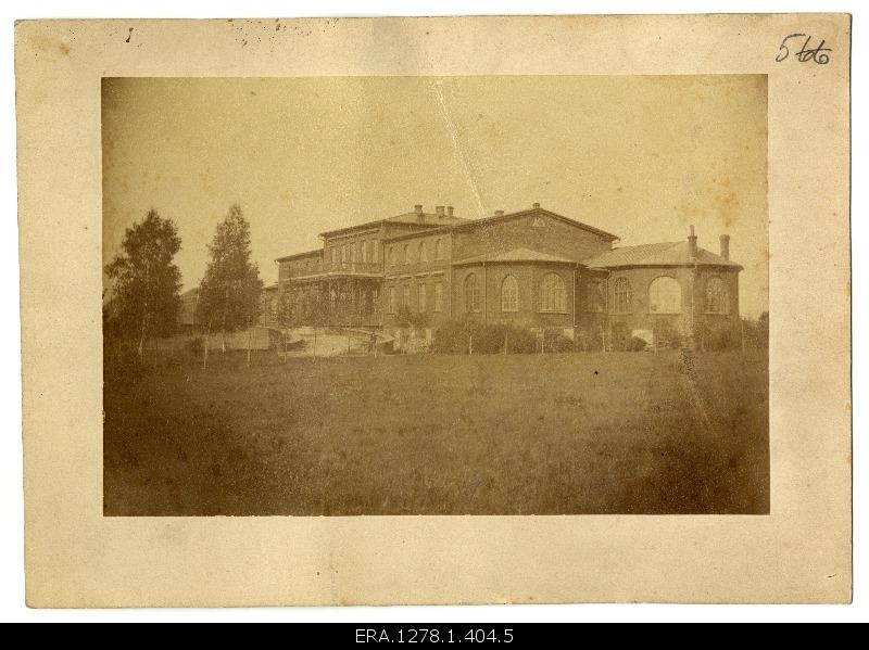 Stone castle. Built by the owner of the clay factory Zoepfel. Later, the apartment of the director of the Voltvet craftsmanship. Used as a folk house, since the mid-1960s in the use of the Tihemetsa Main School