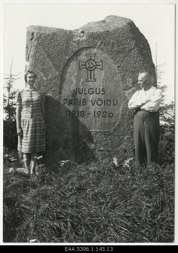 Aino Järvesoo and one man at the Monument of the War of Independence, Red Park Memorial Samba