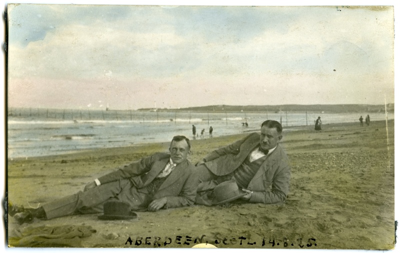Meremehed kapten Johannes Mänder ja B. Jegenfeld(?) Šotimaal Aberdeeni rannas
