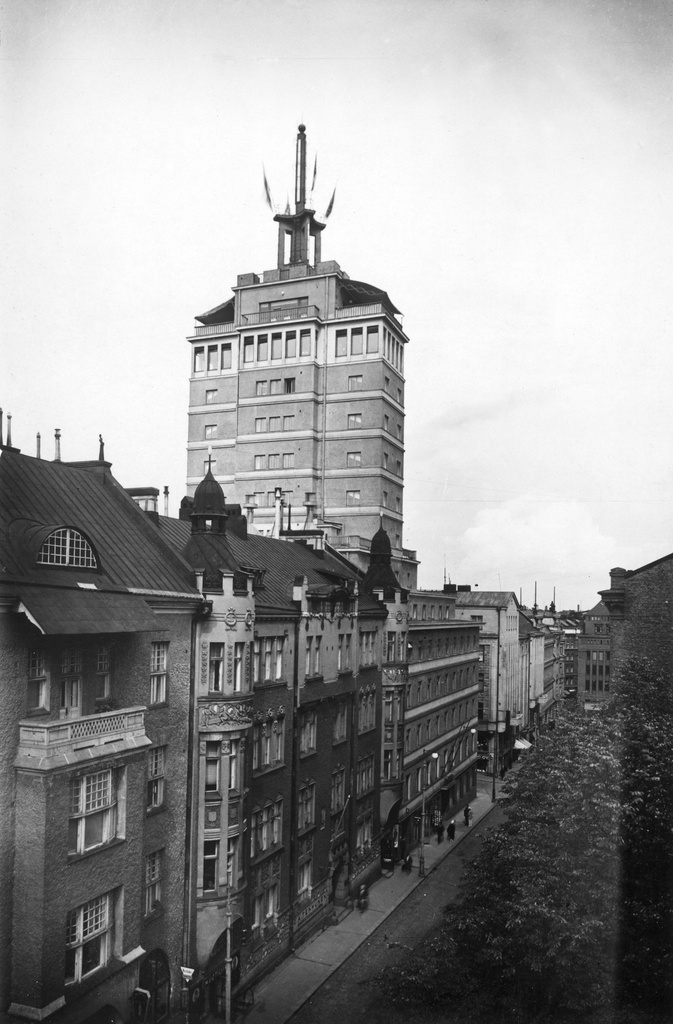 Kalevankatu 7, 5. Hotelli Torni (käyntiosoite Yrjönkatu 26).