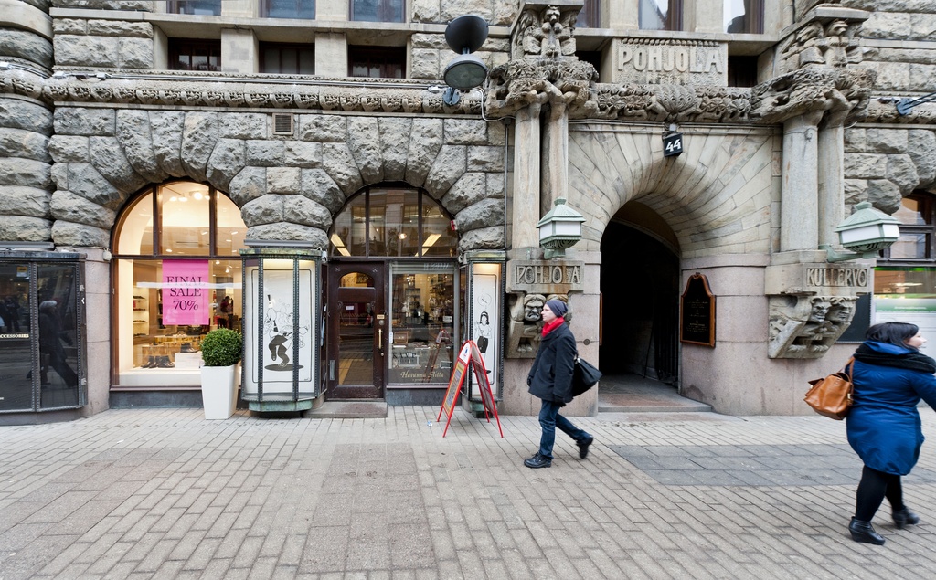 Tupakkakauppa Havanna Aitta Oy, Aleksanterinkatu 44. Näyteikkunat ja sisäänkäynti.