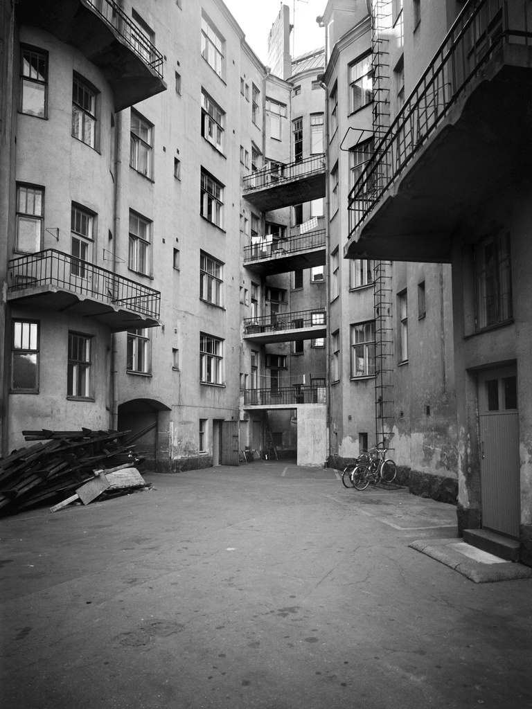 Satamakatu 5 - Kruunuvuorenkatu 1. Sisäpiha.