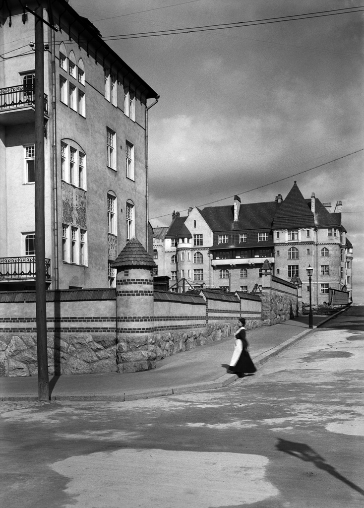 Kauppiaankatu  5 - Katajanokankatu 2 ja  Luotsikatu 5 - Katajanokankatu 8.