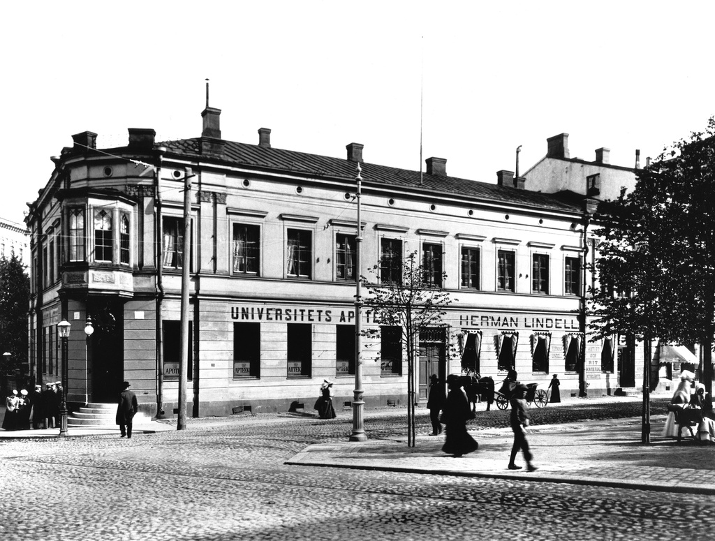 Mannerheimintie 1 (ent. Itäinen Heikinkatu 5), katunäkymä kuvattuna ennen vuotta 1905.
