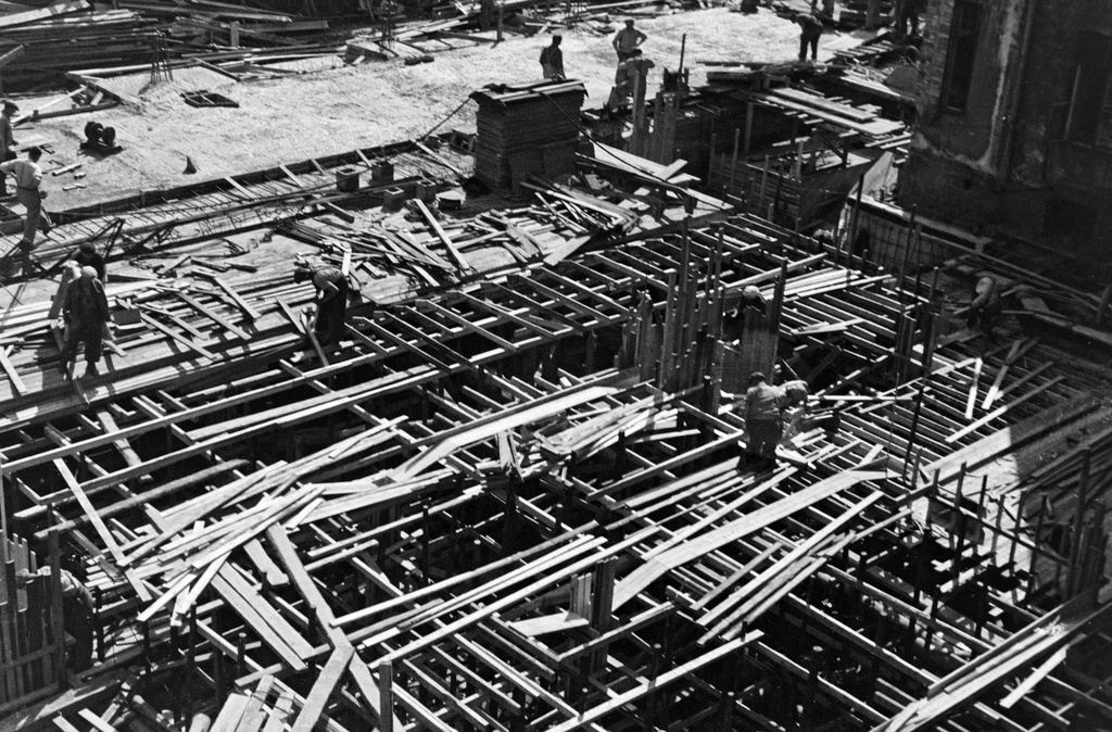 Aleksanterinkatu 9. Elannon tavaratalon rakennustyömaa.