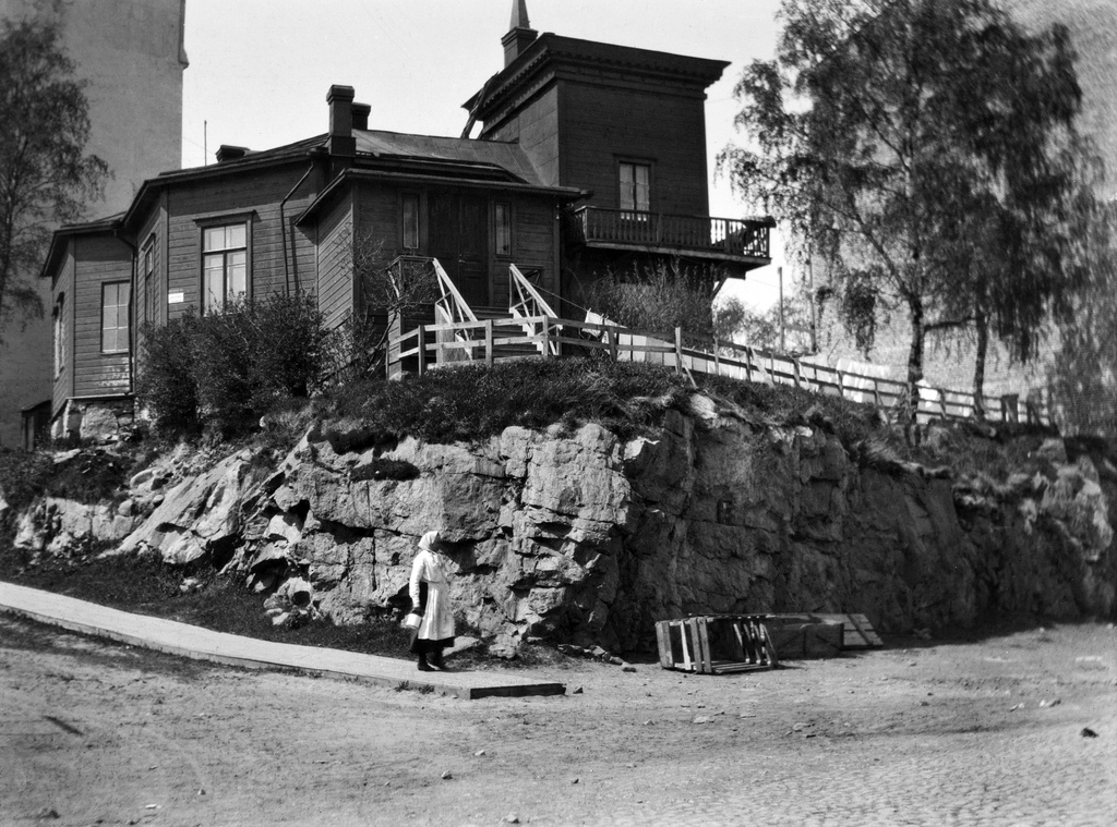 Apollonkatu 1. -  Töölönkatu 12. Villa Jonasberg.