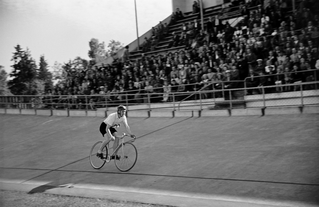 Velodrom, Helsingin pyöräilystadion, Suomen Työväen Urheiluliiton (TUL) tilaisuus, ratapyöräilijä.