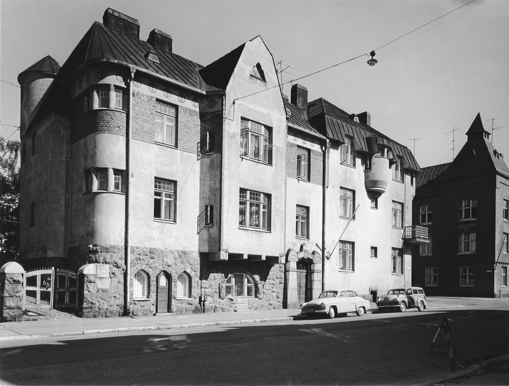 Pietarinkatu 23. Gunnebo gård.